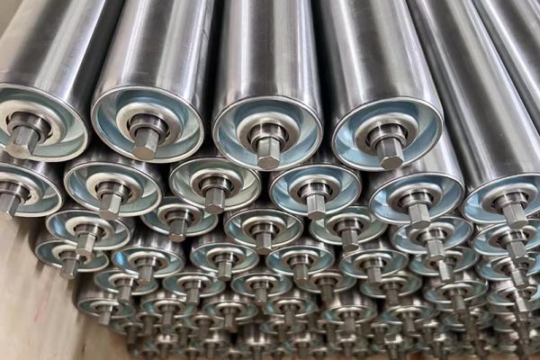 Non-powered rollers for gravity roller conveyor