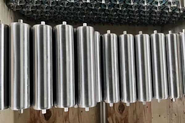 Non-powered rollers for gravity roller conveyor