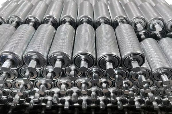 Non-powered rollers for gravity roller conveyor